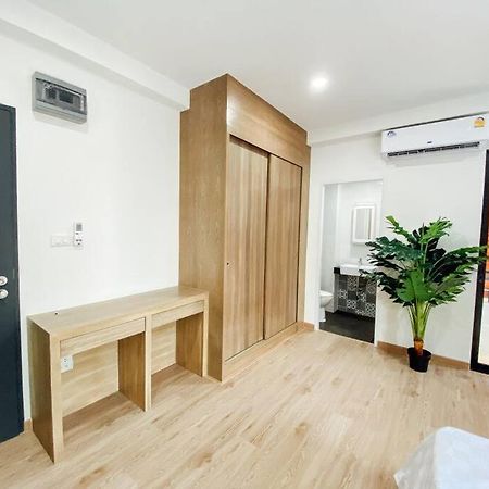 Gp House Apartment - Private Room Sukhumvit Bts Onnut Бангкок Экстерьер фото